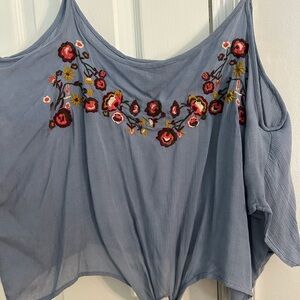 Very cute crop, off shoulder top, worn once.